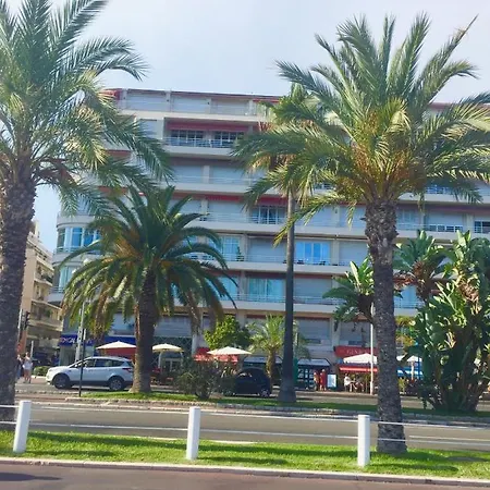 Promenade Des /carre D'or - 2 Mins Plages
